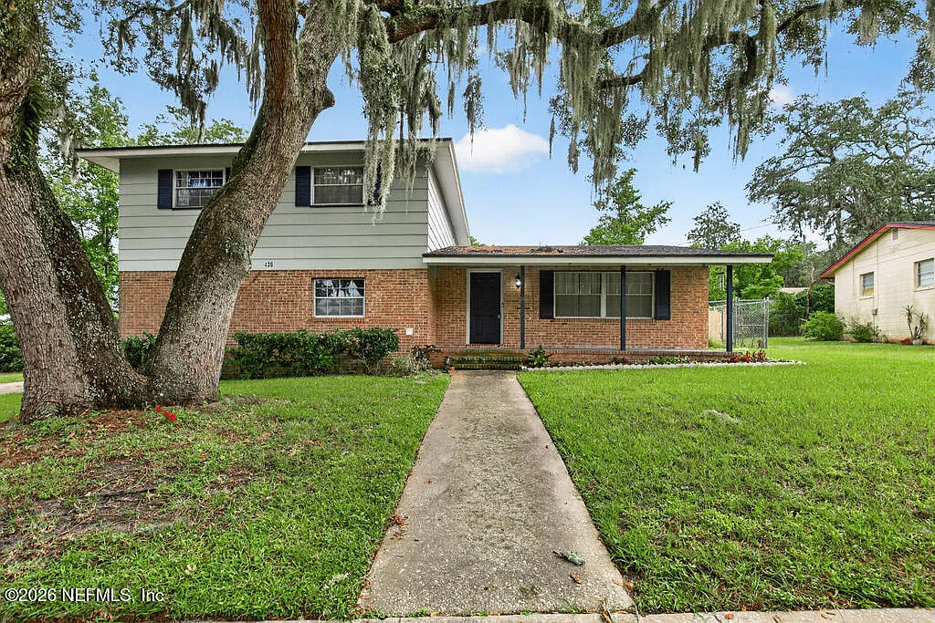 4 bed, 3.0 bath, 1868 sqft, $2,300 — Photo 2