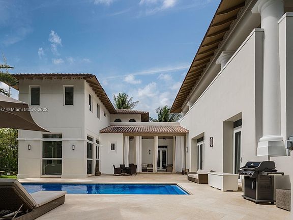 3rd image of 112 Paloma Dr #0