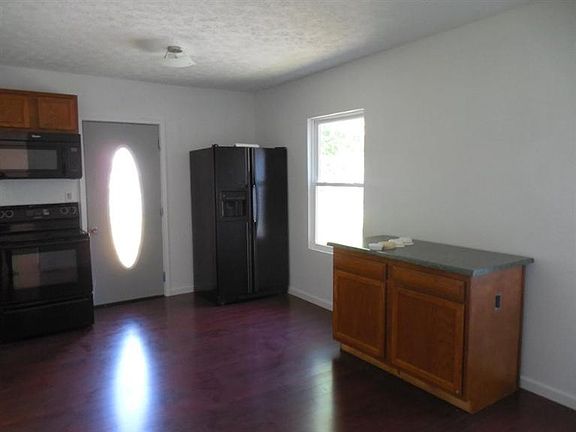 5th image of 991 Corliss Ave
