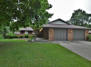 1231 Gerhardt Ln, Green Bay, WI 54313