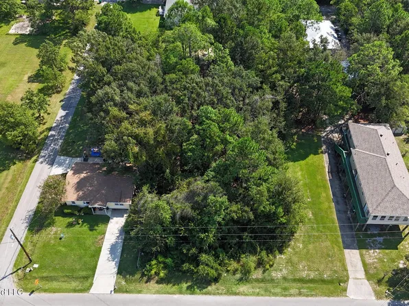 306 Vacation Ln, Waveland, MS 39576