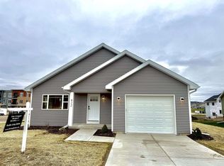 912 Oregon Parks Ave, Oregon, WI 53575