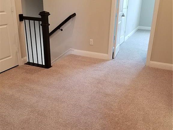 4th image of 908 Estelle Ave