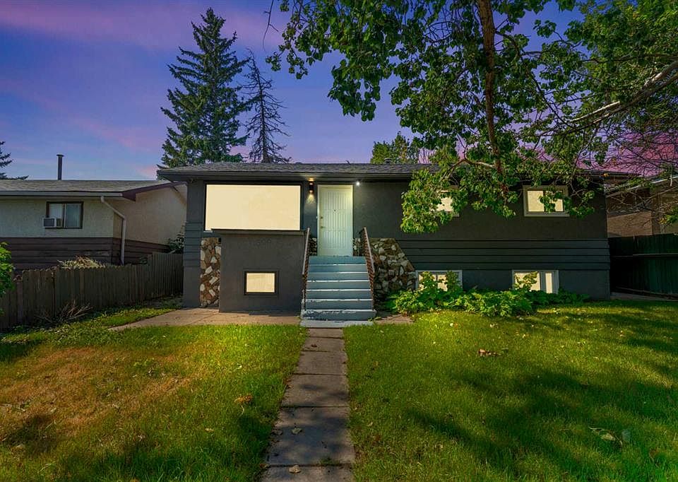 1st image of 1527 E 52nd St SE