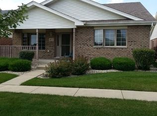 821 Summer Ln, New Lenox, IL 60451