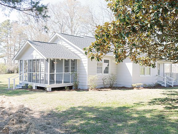 3rd image of 98 Hearn Rd