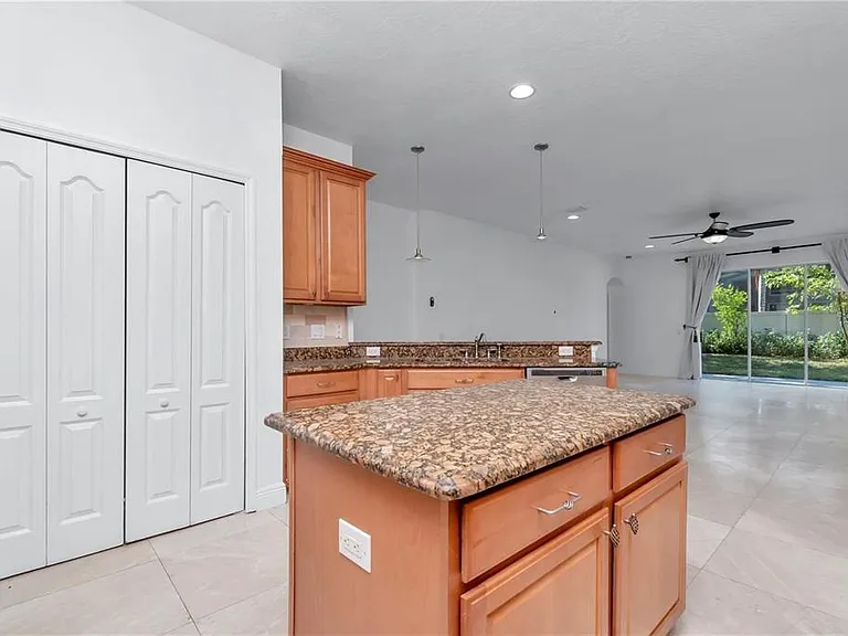 29822 Boyette Oaks Pl — Photo 11