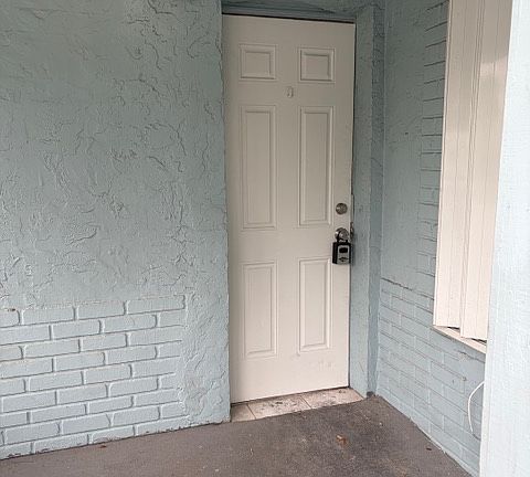 4th image of 417 SW 7th Ter