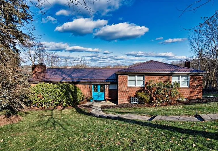 251 Franklin Dr — Photo 1