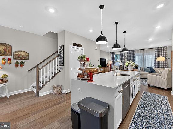 4th image of 3722 McLean Ave