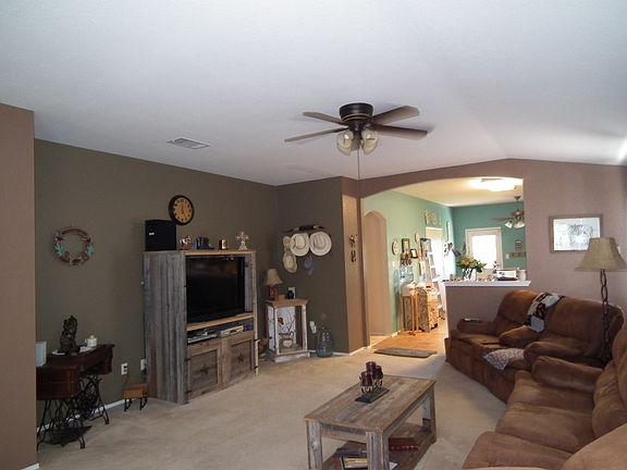 5th image of 220 Mossy Rock Dr