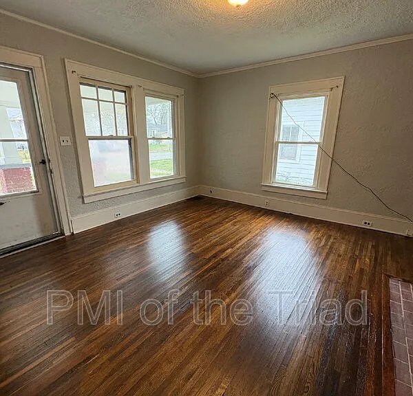 1110 Adams St — Photo 4