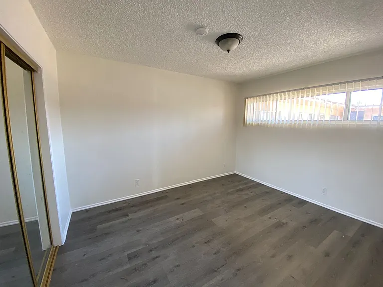 Royal Palms Apartments — Photo 3
