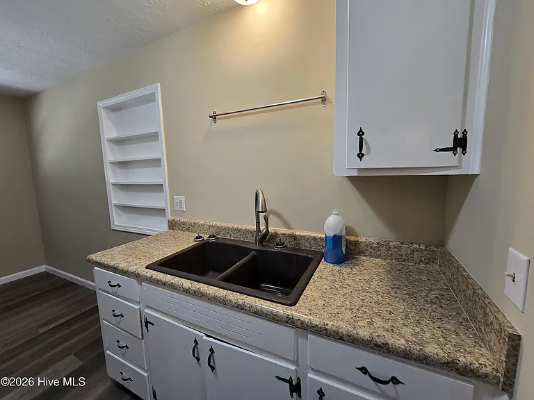 1805 Castleton Ct — Photo 12