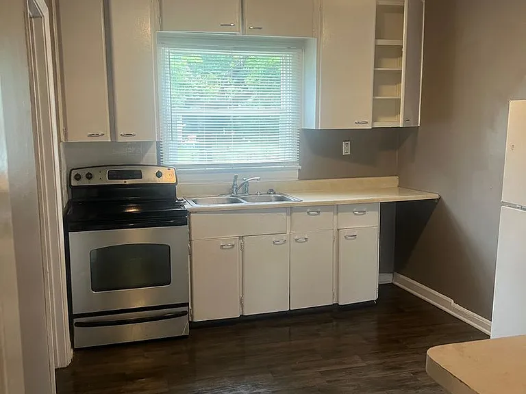 6154 Commodore Dr — Photo 5