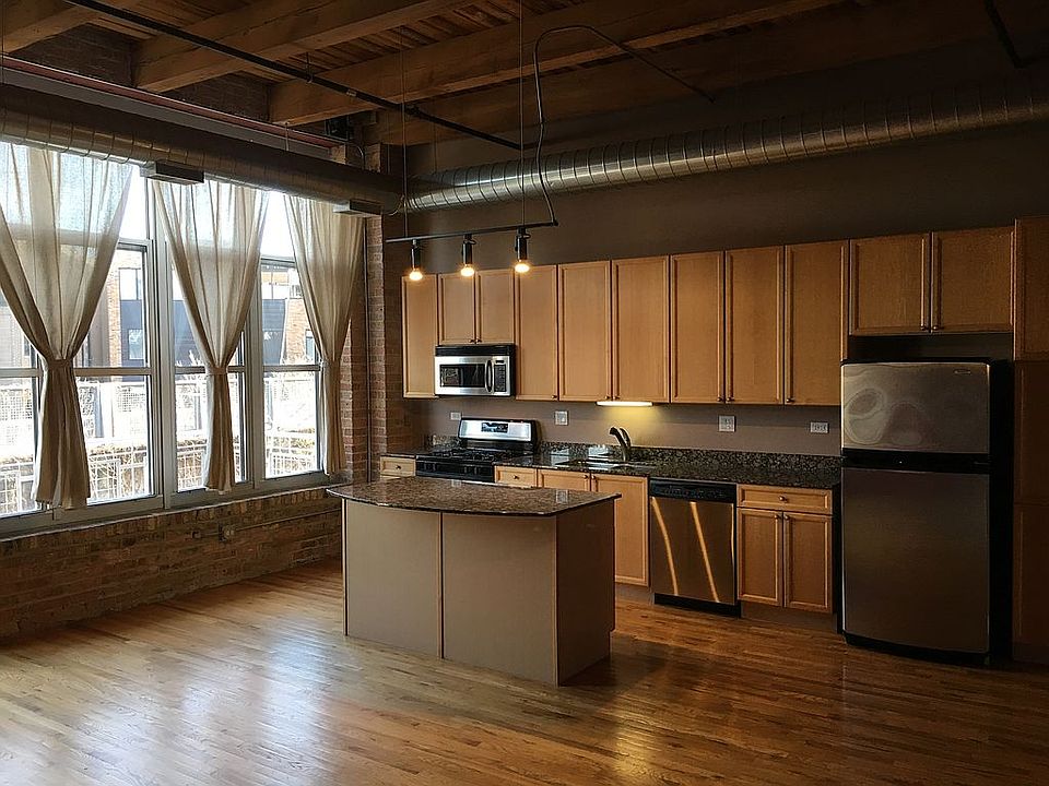 Living Room / Kitchen