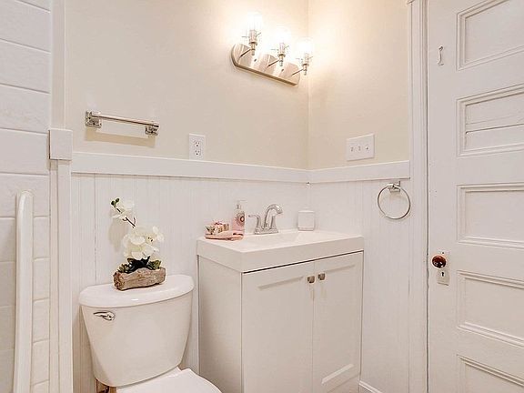 5th image of 14 Congress St #14