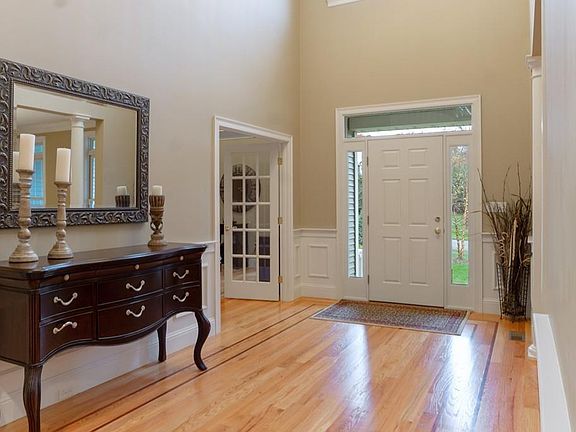 4th image of 6 Newton Ln