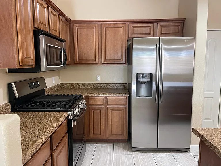 8436 S Otis Dr — Photo 3