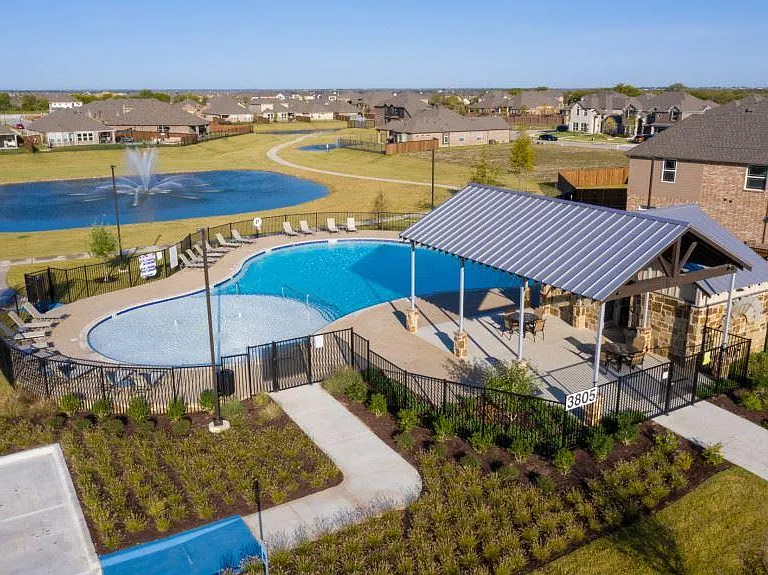 504 Waters Way — Photo 32