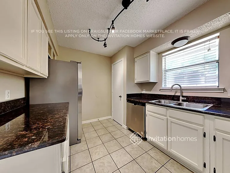 2512 Bayberry Ln — Photo 6