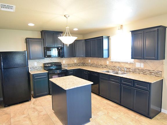 3rd image of 925 Kacie Dr