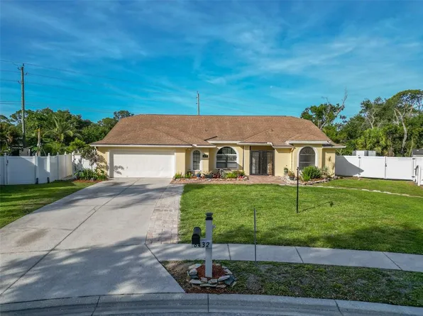 8432 Palm Lakes Ct, Sarasota, FL 34243