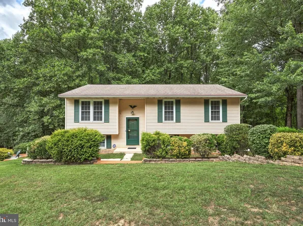 690 Arbor Dr, Westminster, MD 21158