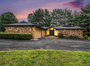 57284 Peggy Dr, South Bend, IN 46619