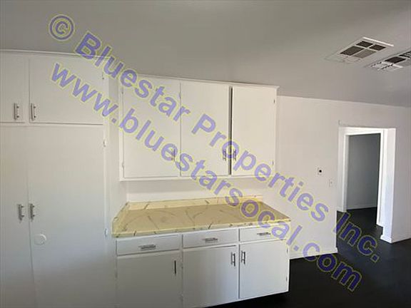5th image of 7653 Victor Ave