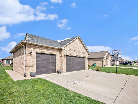 3rd image of 56627 Ruby Dr