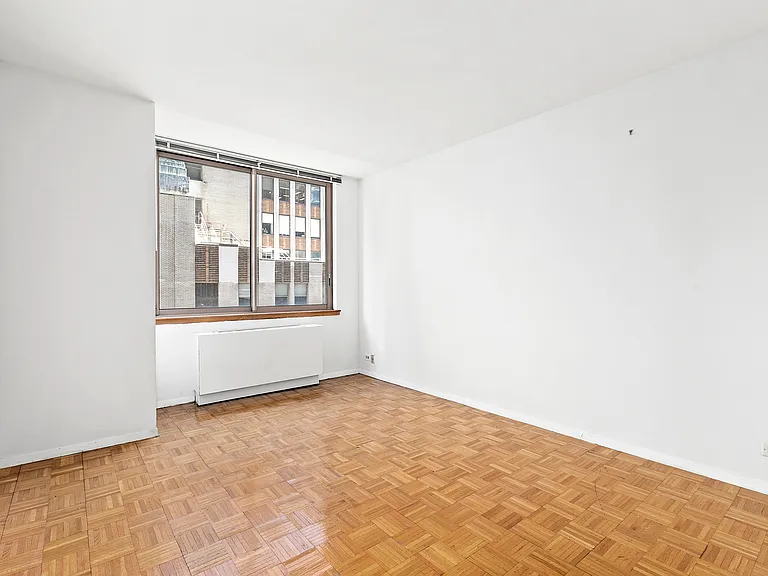 235 E 40th St #14E — Photo 7
