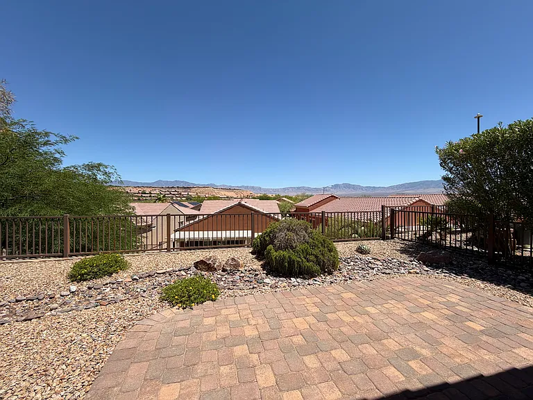 1072 Bunkhouse Ct — Photo 2