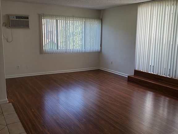 3rd image of 333 S Saint Andrews Pl #110