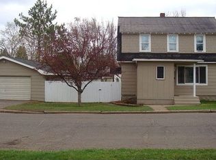 417 W C St, Iron Mountain, MI 49801