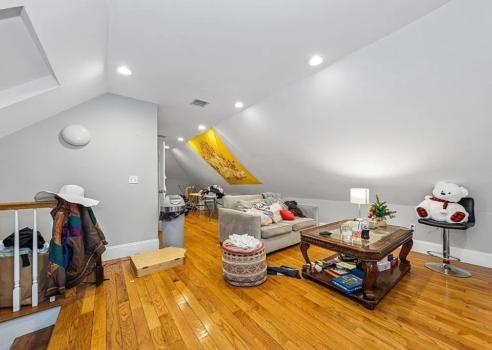 44 Hillside St #1