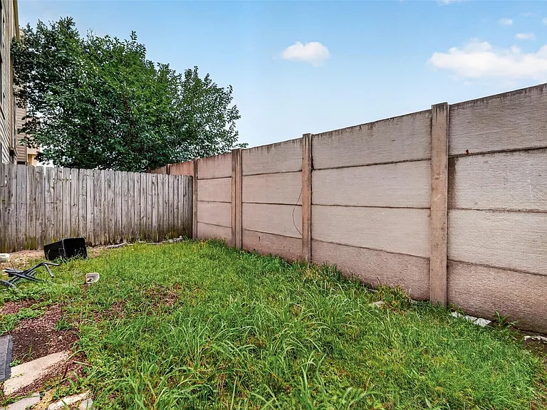 2352 Sperber Ln — Photo 34