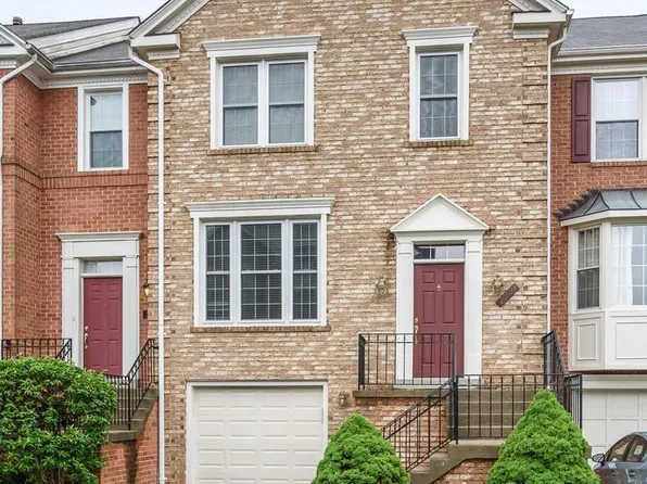20923 Sandstone Sq, Sterling, VA 20165