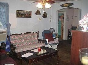 4th image of 835 Avenue J
