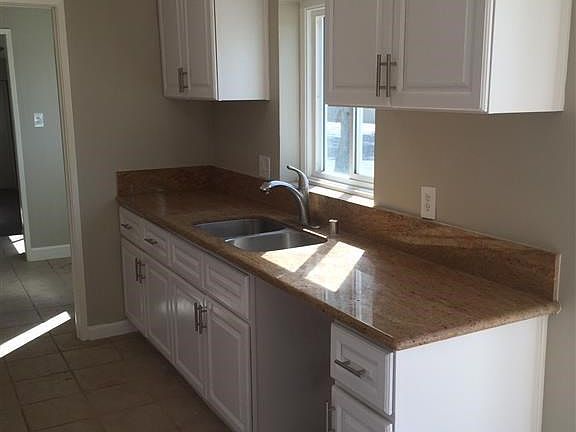 3rd image of 2805 N Cedar St