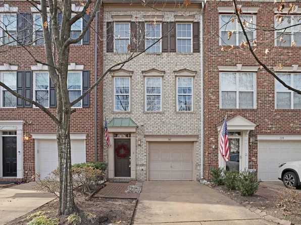 141 Martin Ln, Alexandria, VA 22304