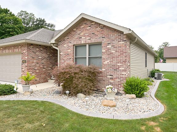 2nd image of 3331 Frances Ln