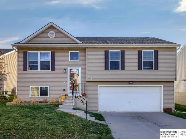 19513 T St, Omaha, NE 68135