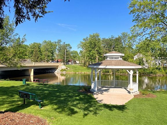 4th image of 303 TRAIL OF PINES LANE #305