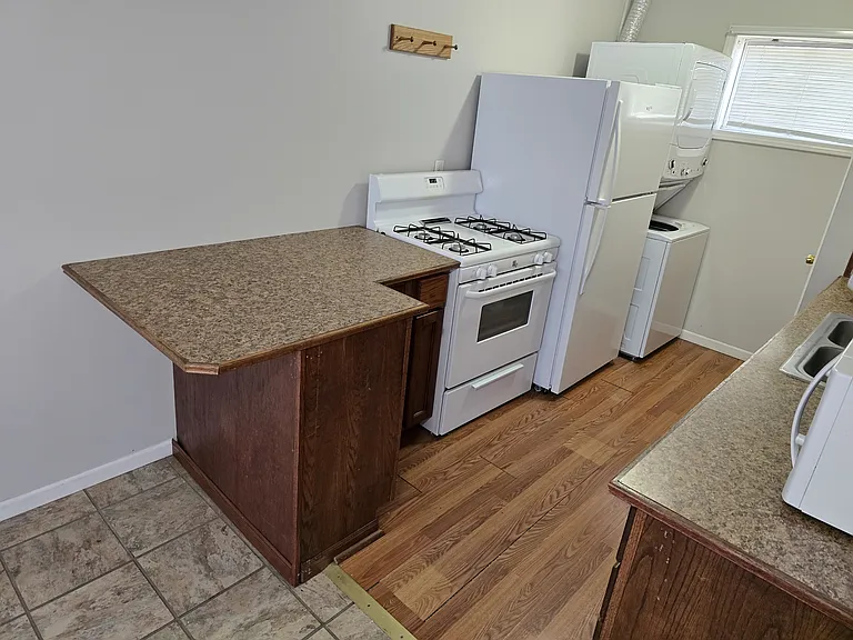 517 State St #B — Photo 6