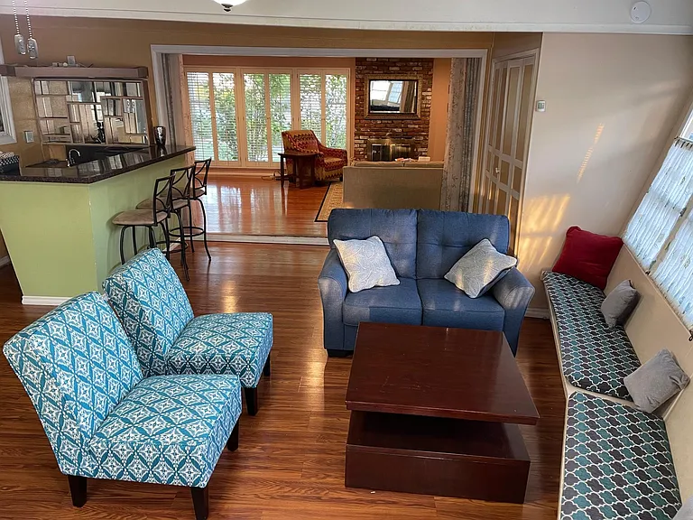 1085 Riviera Dr — Photo 30