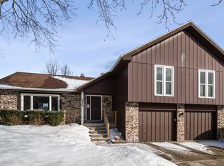 2932 Coventry Ln, Waukesha, WI 53188