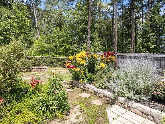 5th image of 134 Woodwater Cir