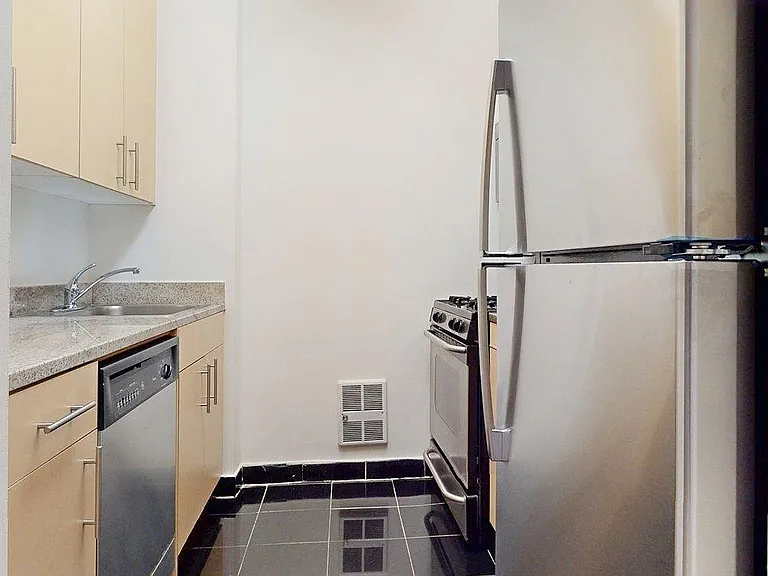 90 Washington St #3G — Photo 4