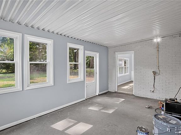 5th image of 166 Beechmont Dr